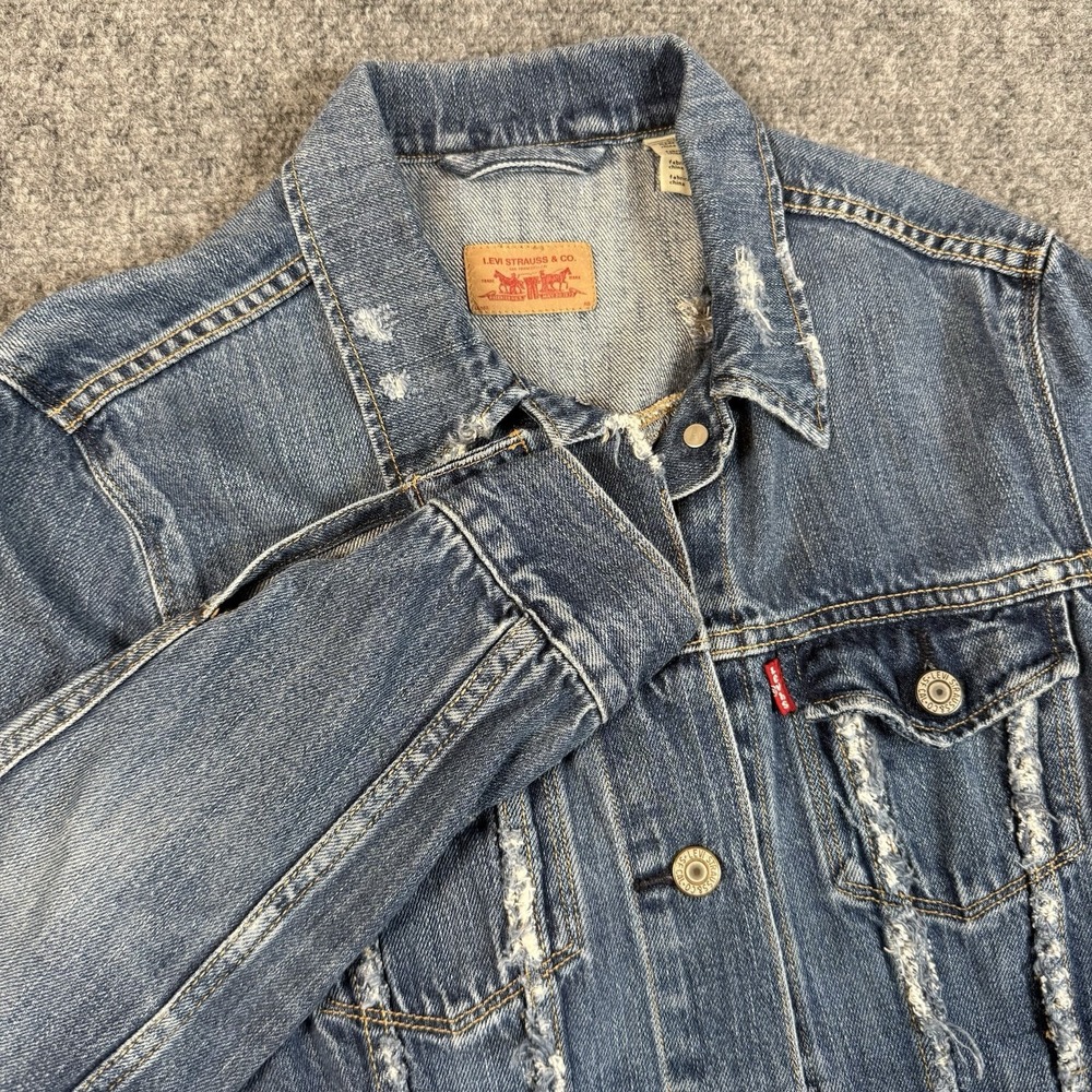 š§„ Levi's Womens Small Denim Trucker Jacket Distressed Blue Jean Button Up S